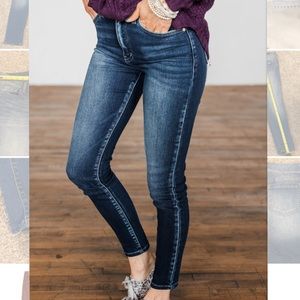 KanCan Médium Wash Lightly Distressed Skinny Jeans with Intentional Fading